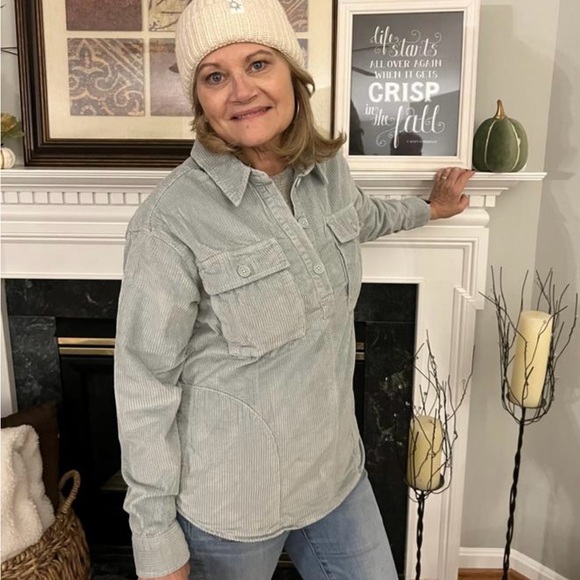 American Eagle Light Gray Corduroy Shirt - Picture 2 of 9